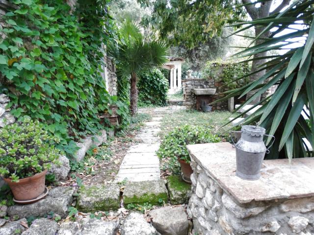 Mas avec Gîtes et Chambres d'hôtes en Ardèche sud. 230m² Viviers