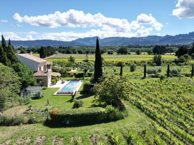Mas avec piscine et dépendances sur 6 hectares