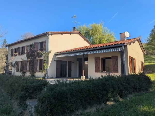 Mas d'azil, 225 m2 habitable sur 2 ha