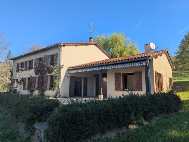 Mas d'azil, 225 m² habitable sur 2 ha 225m² Le Mas d'Azil