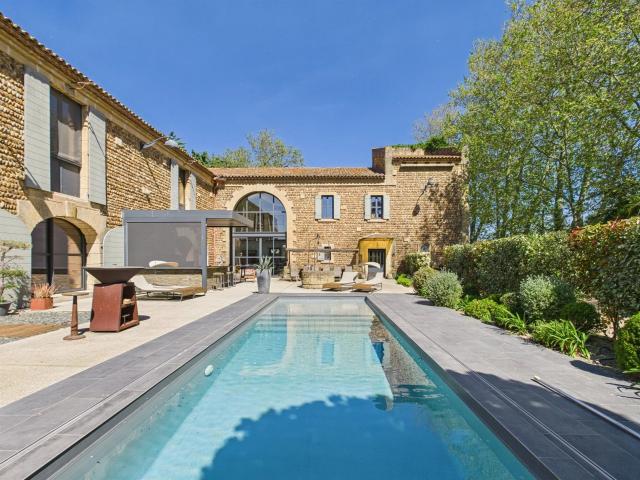 Mas d'exception avec chambres d'hôtes, écuries et prestation. 675m² Istres