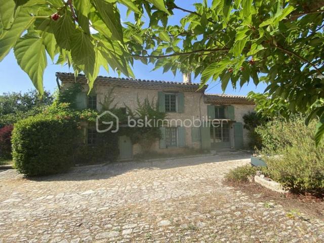 Mas d'exception de 427 m² en pleine campagne calme avec vue dégagée ! 12 pièces Piscine Garage