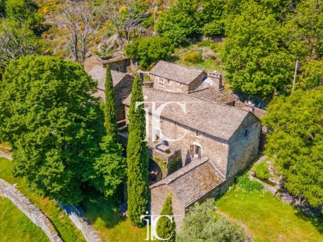 MAS D'EXCEPTION DU XVIIE SIÈCLE – 236 M² – 38 HECTARES – VUE DOMINANTE CÉVENNES