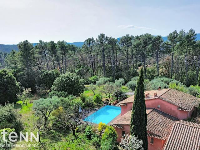 Mas de 11 pièces avec dépendances et piscine 341m² Besse sur Issole