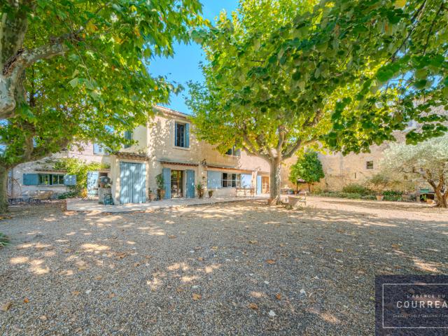 Mas de 290 m2 sur une parcelle de 2800 m2
