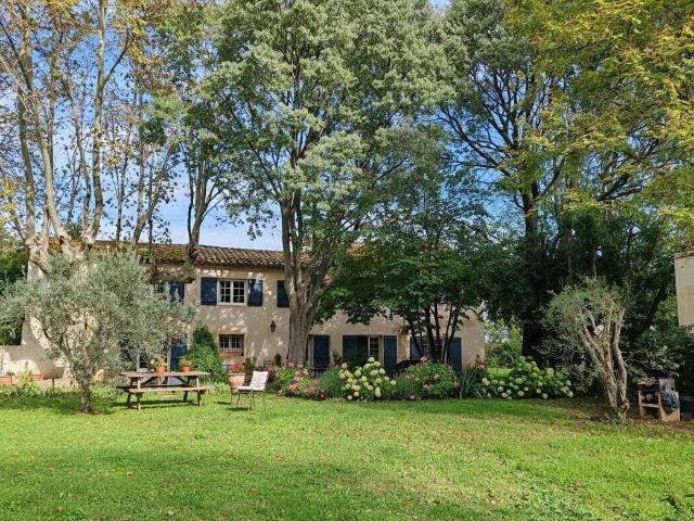 Mas de caractère au coeur d'un environnement privilégié 212m² Raphèle lès Arles
