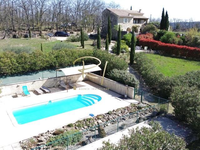 Mas de caractère avec vue dégagée Barjac 30 120m² Barjac