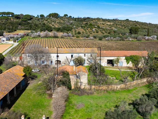 Mas de caractère à rénover [403 m2 habitables] 735 m2 de d