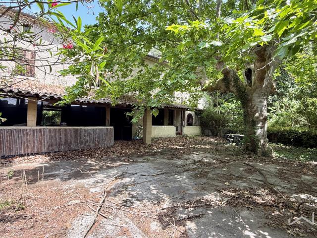 MAS DE CARACTÈRE À RÉNOVER À BOLLÈNE 427 m2 TERRAIN 4 263 m2 FORT POTENTIEL HABITATION OU COMMERCIAL