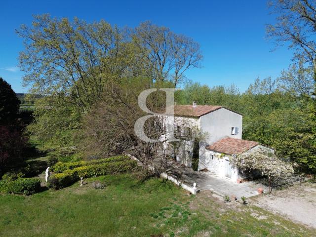 Mas de charme en campagne, à proximité de L'Isle sur la Sorg. 250m² Caumont sur Durance