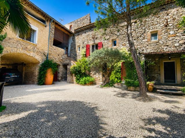 Mas de village 300m2