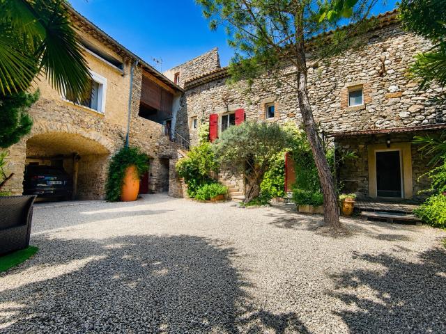 Mas de village 300m2
