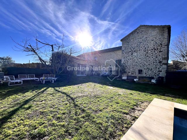 Mas de village avec appartement, piscine et dépendances 165m² Goudargues
