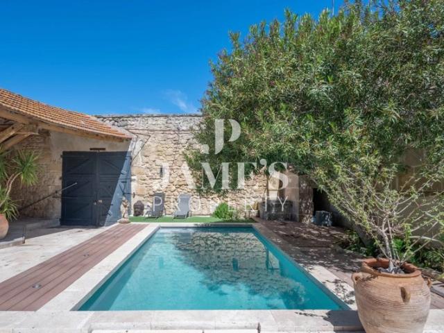 Mas de Village avec piscine Fontvieille