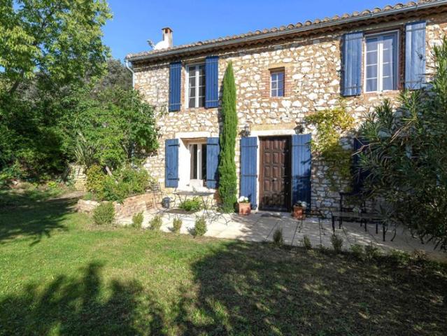 Mas de village du XIXe avec jardin et piscine