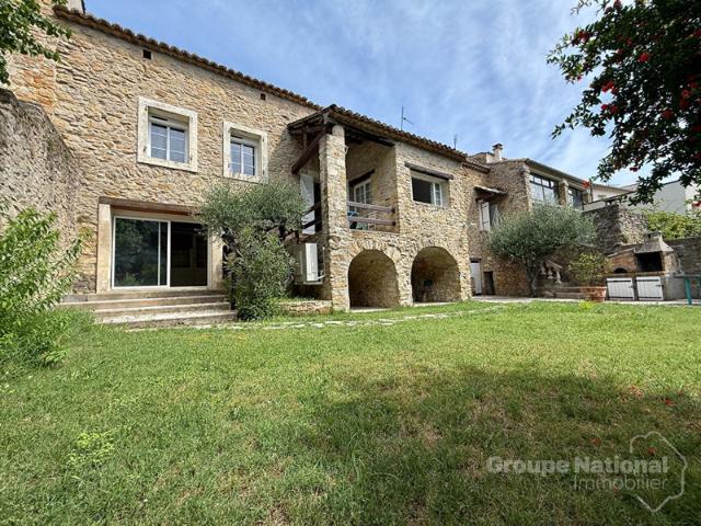 Mas de village en pierre de 103m2 sur 313m2 de terrain Saint Marcel De Careiret