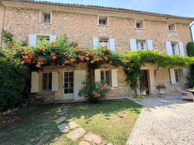 Mas de village restauré à vendre à Saint Didierv avec un jar. 340m² Saint Didier