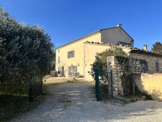 Mas de ville aux abords du village, jardin, garage 131m² Pernes les Fontaines