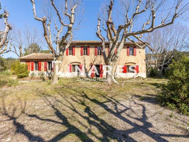 MAS DES PLATANES Maison provençale à rénover de 263m2 Terrain 2316m2 Ventabren