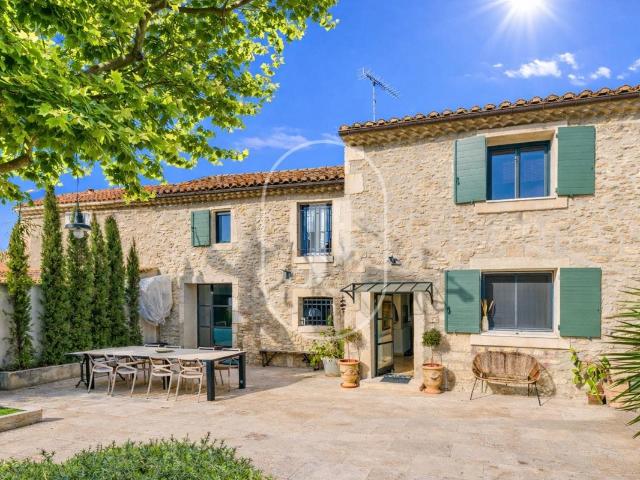 Mas du 19e siècle à vendre à Saint Rémy de Provence, à quelq. 252m² Saint Rémy De Provence