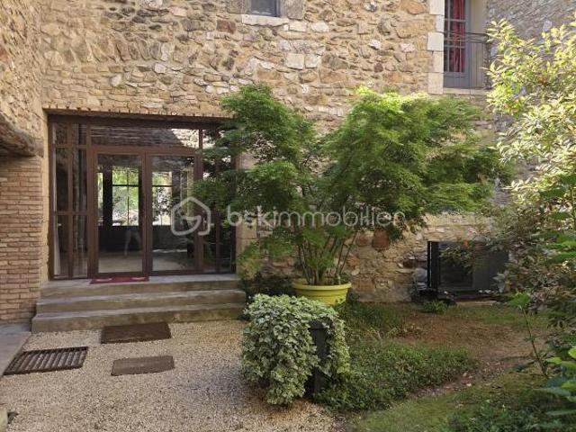 MAS en pierres avec Terrain de 870 m² Beau potentiel