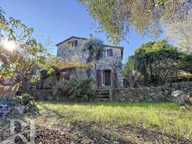 Mas en Pierre à Grasse de 160m2 sur terrain de 2250m2