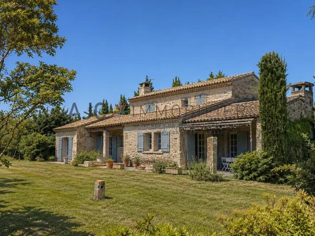 Mas en pierre à réinventer, vue Alpilles & centre à pied