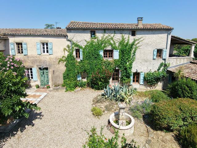 Mas en pierre du XVIIIe siècle avec piscine et dépendances. 386m² Cardet