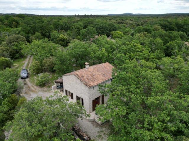 Mas en pierre de 118m2 habitable Terrain de 9 330 m2 s
