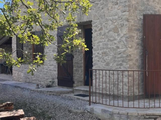 Mas en pierre de 118m2 habitable Terrain de 9 330 m2 s