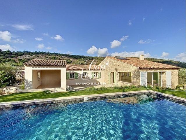 MAS EN PIERRE RENOVE VUE SUR LES VIGNES et LES COLLINES A VENDRE AU PLAN DE LA TOUR GOLFE DE SAINT TROPEZ