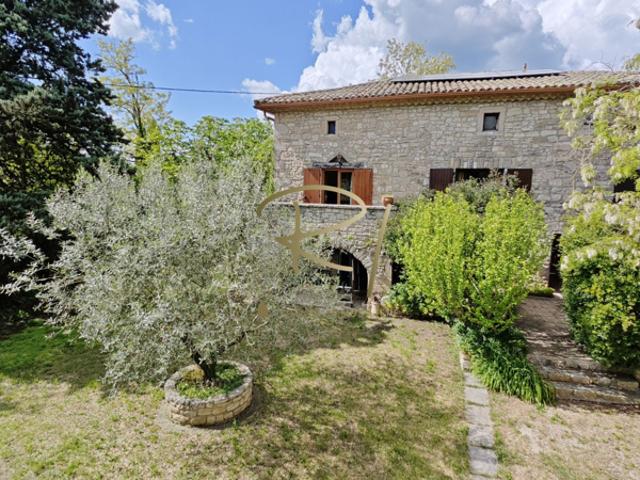 Mas en pierre sur 1.6hectares