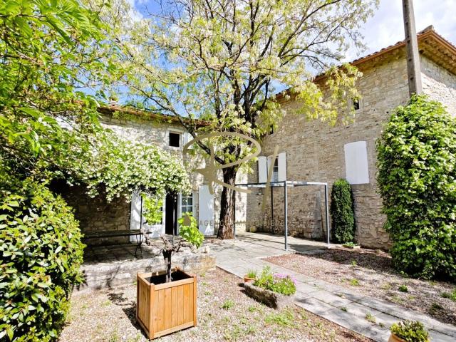 Mas en pierre sur 1.6hectares