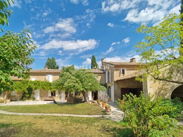 Mas en pierre sur grand terrain agricole face au Luberon 250m² Cavaillon