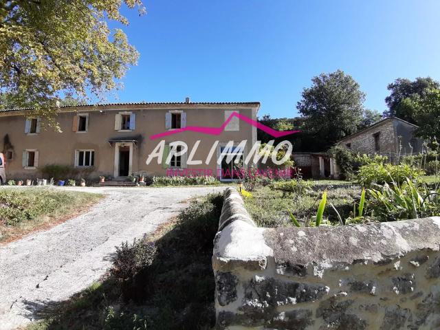 Mas en pierre 450m² Saint Montan