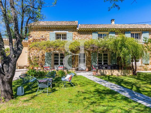 Mas en pierres avec piscine dans le Massif d'Uchaux 187m² Sainte Cécile les Vignes