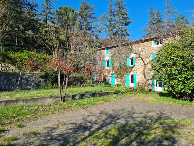 Mas en pierres en pleine nature 185m² Générargues