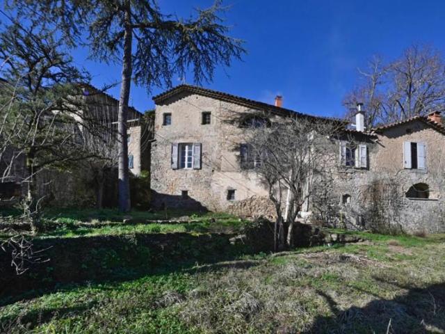 Mas spacieux à fort potentiel à Saint Sébastien