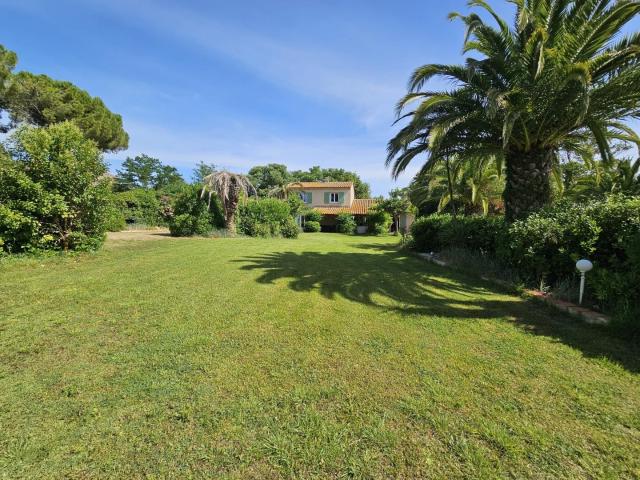 Mas style provençale sur 3005m² de terrain 167m² Tourbes