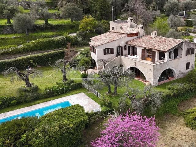 Mas provençal avec belle vue Le Broc