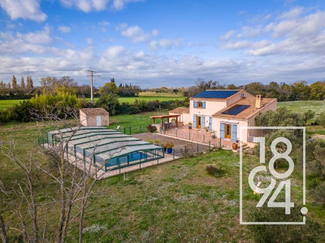 Mas provençal avec dépendances, piscine et 6 ha agricoles irriguées à St Martin de Crau