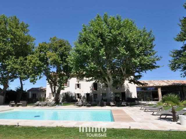Mas provençal avec hébergements touristiques 444m² Pernes Les Fontaines