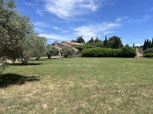 Mas Provençal Eyragues 510 m2 Habitables, 8 000 m2 de terrain