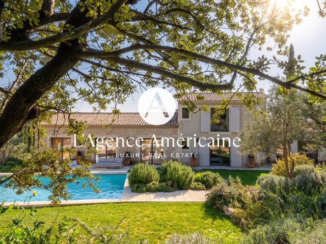 Mas Provençal entièrement rénové avec vues directes sur le v. 370m² Maussane les Alpilles