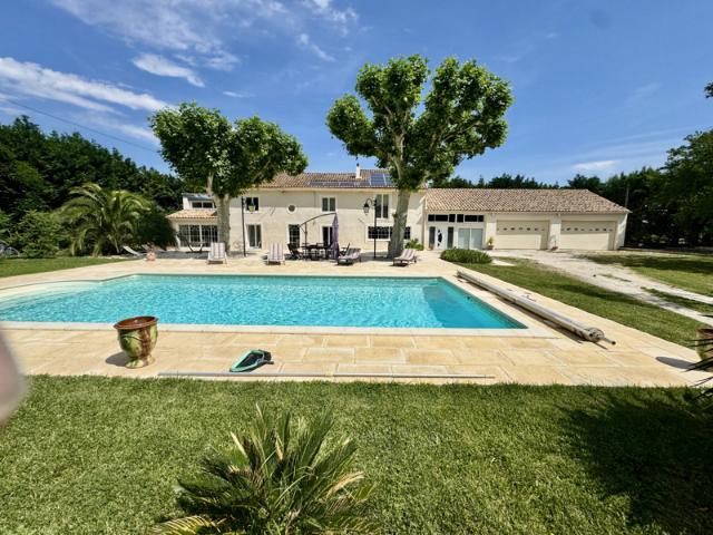 Mas Provençal rénové avec piscine