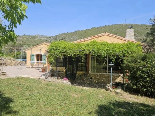 MAS PROVENÇAL SUR UN SUPERBE TERRAIN