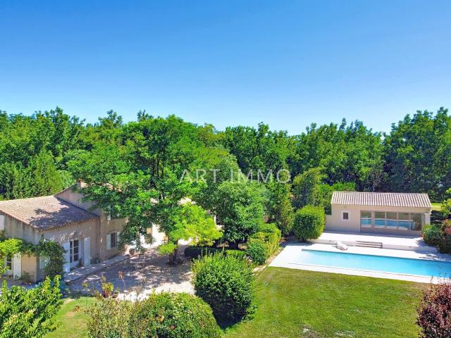 Mas Provencal Avec Un Parc Arbore Et Piscine 163m² Cavaillon