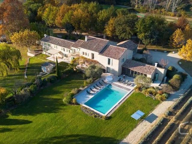 Mas provencal en vente à GORDES 84050 avec de tres belles prestations