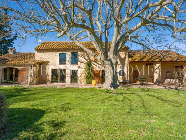Mas Provencal Rénové Au Calme Absolu, Sarrians, Provence 205m² Sarrians