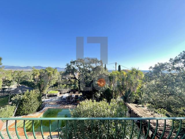 MAS PROVENCALE DE 180m2 VUE MER SAINT AYGULF